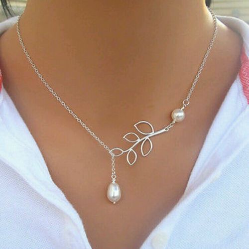 #7033 Hollow Leaves Shaped Pearl Inlaid Woman Necklace With Clavicle Chain