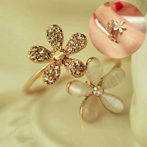 9028 New Fashion Lovely Gold Daisy Flower Crystal Rhinestone Ring