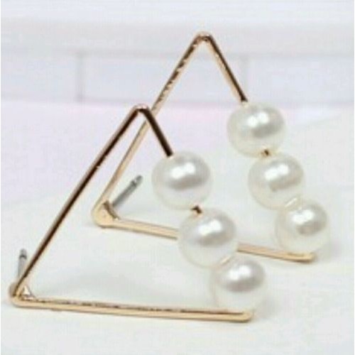 #1015 Korean jewelry triangle creative temperament lovely girl pearl earrings