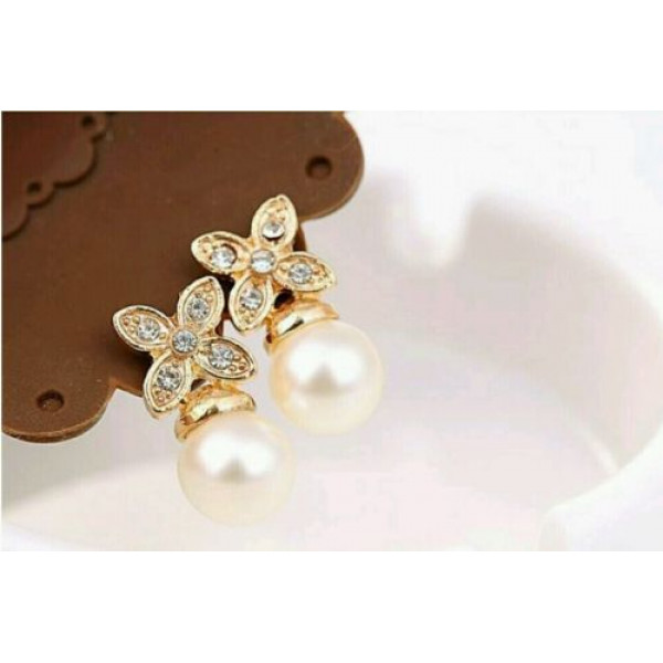 #1033 Korean fashion jewelry lady temperament four-leaf flower pearl earrings #1033 Korean fashion jewelry lady temperament four-leaf flower pearl earrings