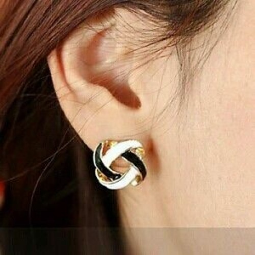 #1175 Woman retro fashion simple black and white earrings