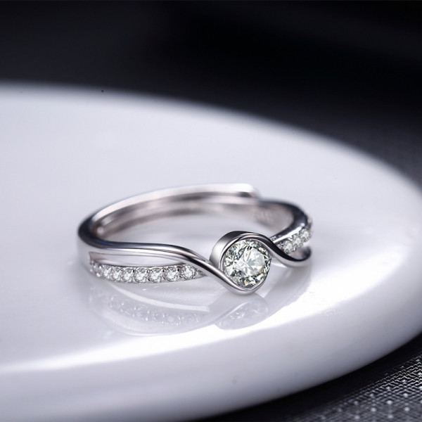 9300 STUNNING SCARLET ADJUSTABLE AMERICAN-DIAMOND RING 9300 STUNNING SCARLET ADJUSTABLE AMERICAN-DIAMOND RING