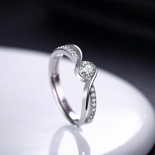 9300 STUNNING SCARLET ADJUSTABLE AMERICAN-DIAMOND RING 9300 STUNNING SCARLET ADJUSTABLE AMERICAN-DIAMOND RING