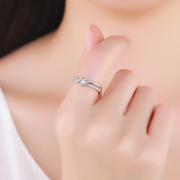 9300 STUNNING SCARLET ADJUSTABLE AMERICAN-DIAMOND RING 9300 STUNNING SCARLET ADJUSTABLE AMERICAN-DIAMOND RING
