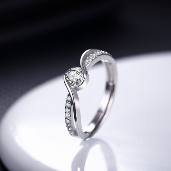 9300 STUNNING SCARLET ADJUSTABLE AMERICAN-DIAMOND RING 9300 STUNNING SCARLET ADJUSTABLE AMERICAN-DIAMOND RING