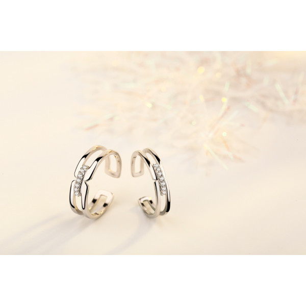 9336 couple ring hands hold Japanese and Korean openwork diamonds live mouth opening marriage ring 9336 couple ring hands hold Japanese and Korean openwork diamonds live mouth opening marriage ring